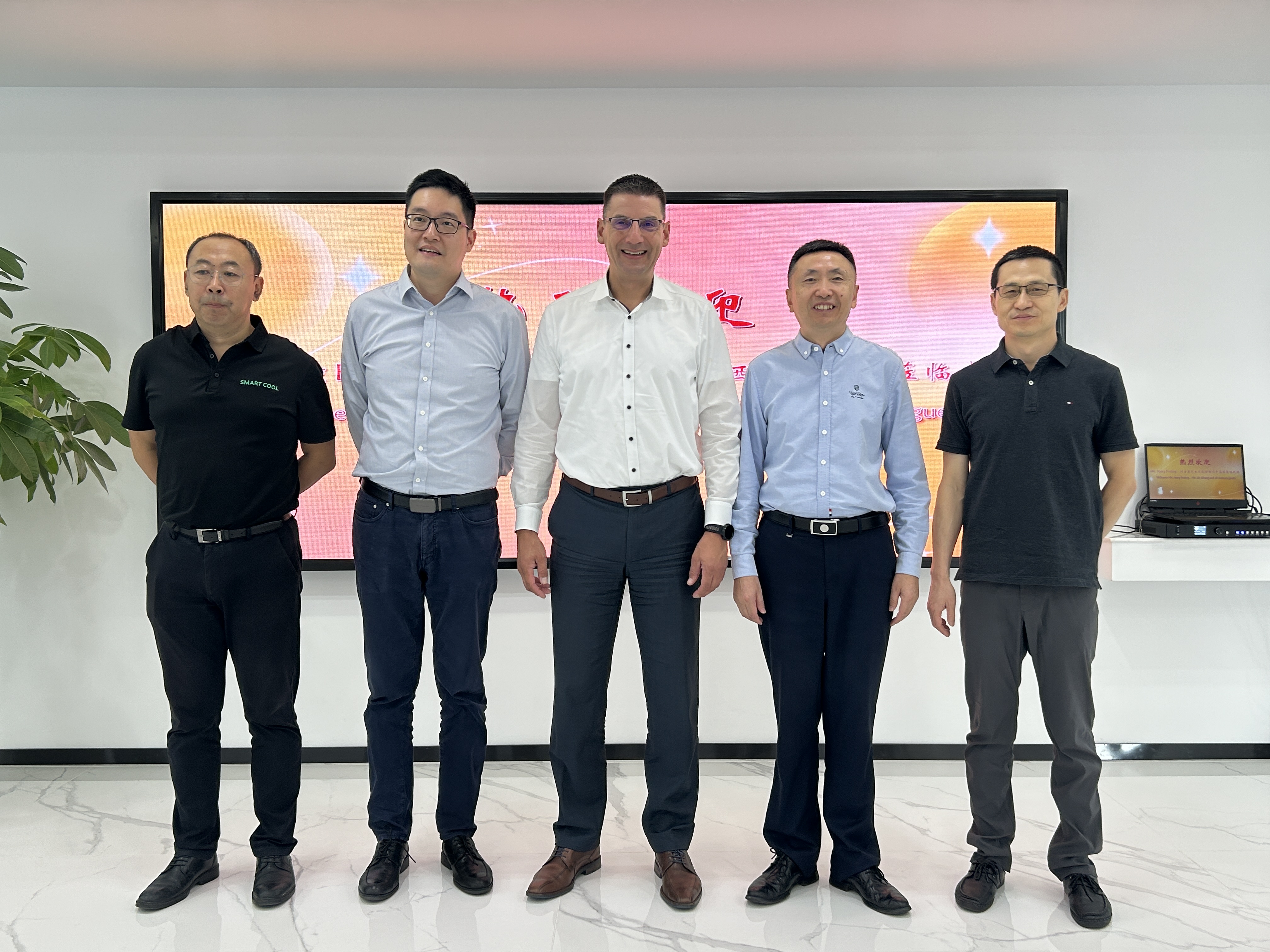 西門子PA全球銷售總監(jiān)Mr. Joerg Freitag、PA BU中國(guó)區(qū)總經(jīng)理劉力康先生一行到訪北京進(jìn)步公司